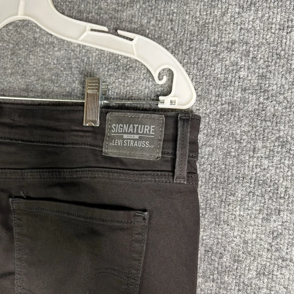 Signature Levi Strauss Jeans‎ Totally Shaping Straight Size 14s Black